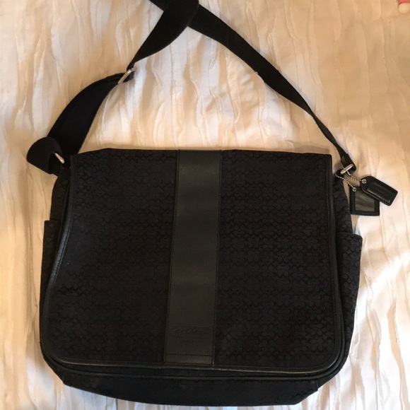 Classic Coach Messenger Cross Body Bag - Picture 1 of 7